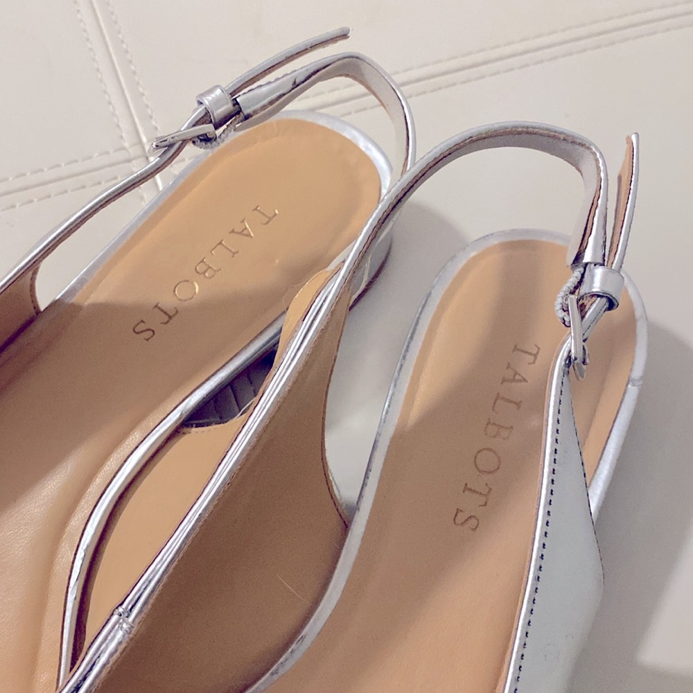 Talbots  Silver Women's Genuine Leather Sling backs 9-1/2 M - Picture 6 of 10
